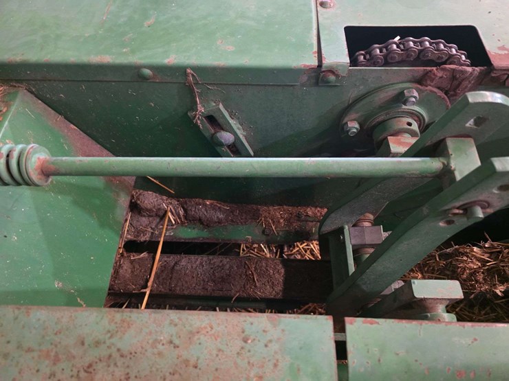 john-deere-336-image-18