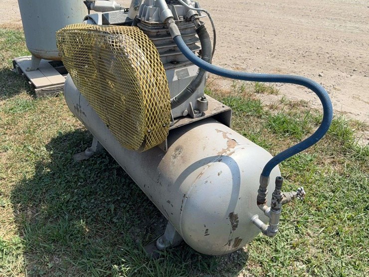 60-gallon-air-compressor-image-4