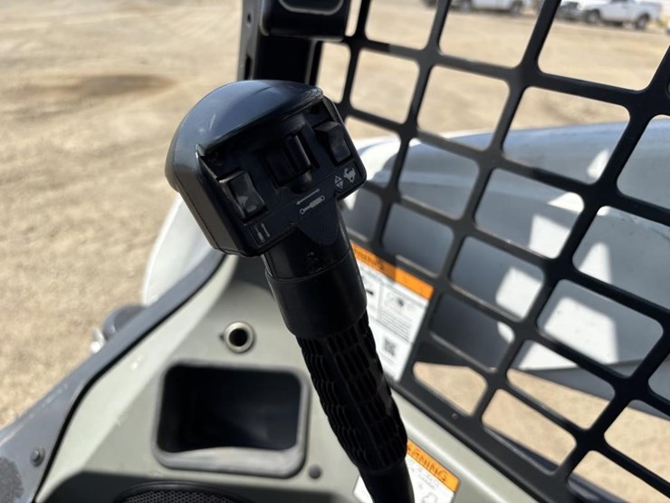 2017-bobcat-t770-image-24