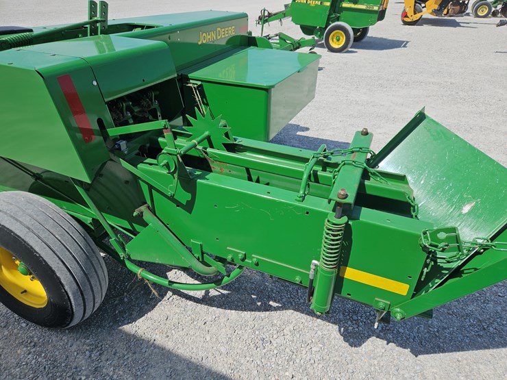 2011-john-deere-338-image-10