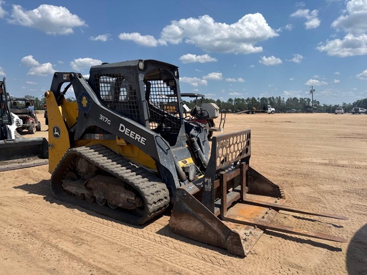 2018-deere-317g-image-4