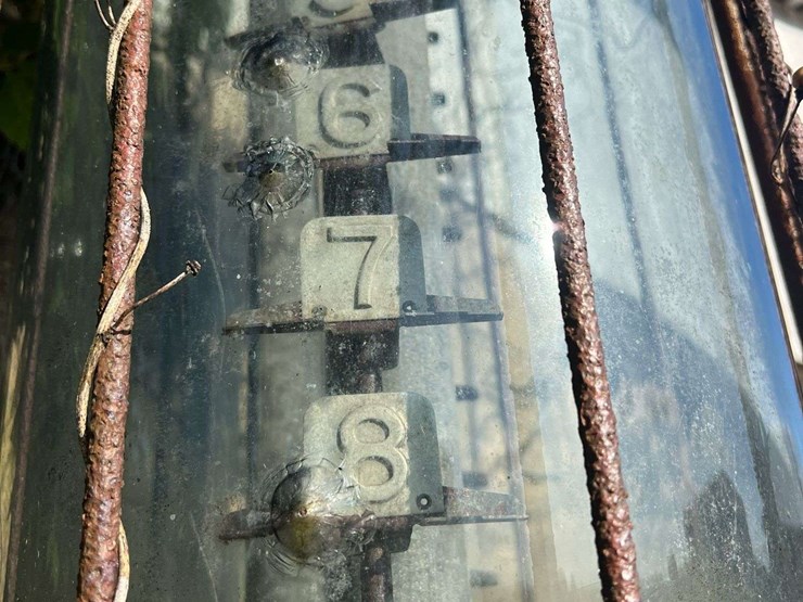 gilbert-&-barker-visible-gas-pump-image-5