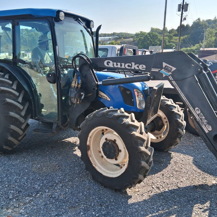NEW HOLLAND TN75