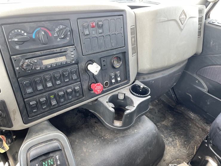 #2116-•-2014-international-7600-crane/digger-truck-(has-mn-title)-image-61