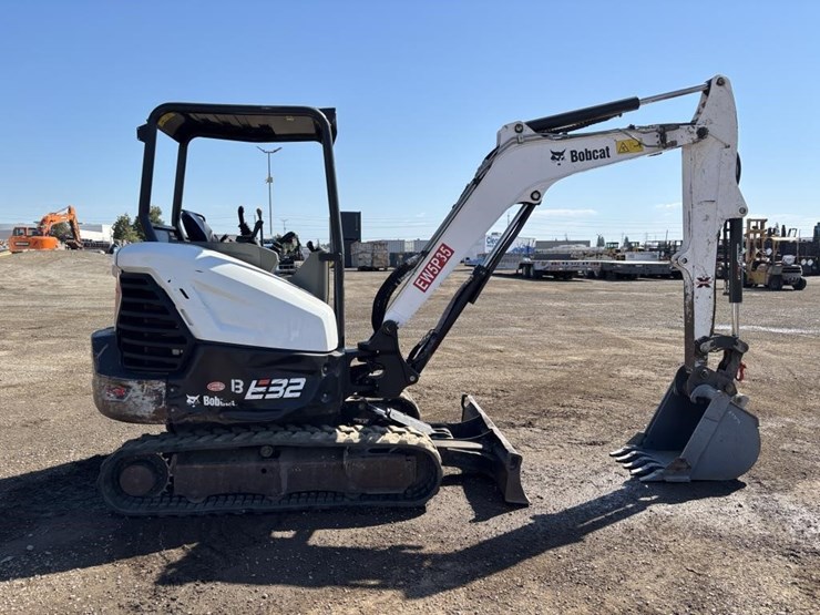 2020-bobcat-e32i-image-8