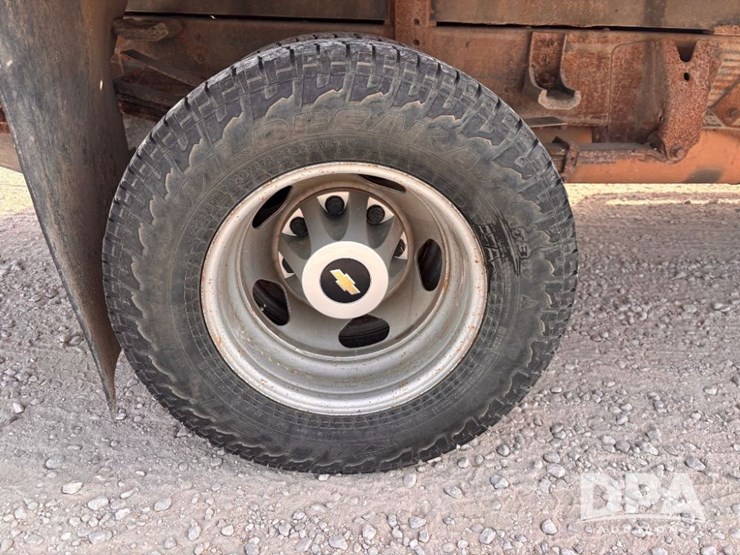 2012-chevrolet-3500-image-38