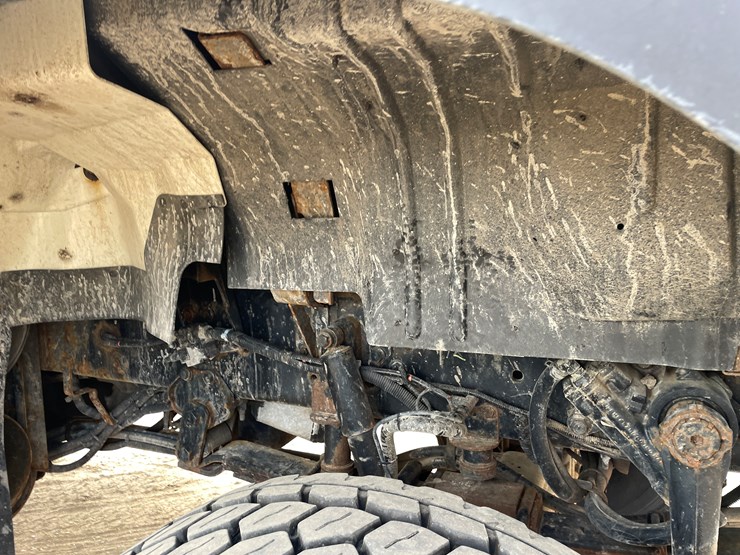 #2116-•-2014-international-7600-crane/digger-truck-(has-mn-title)-image-8