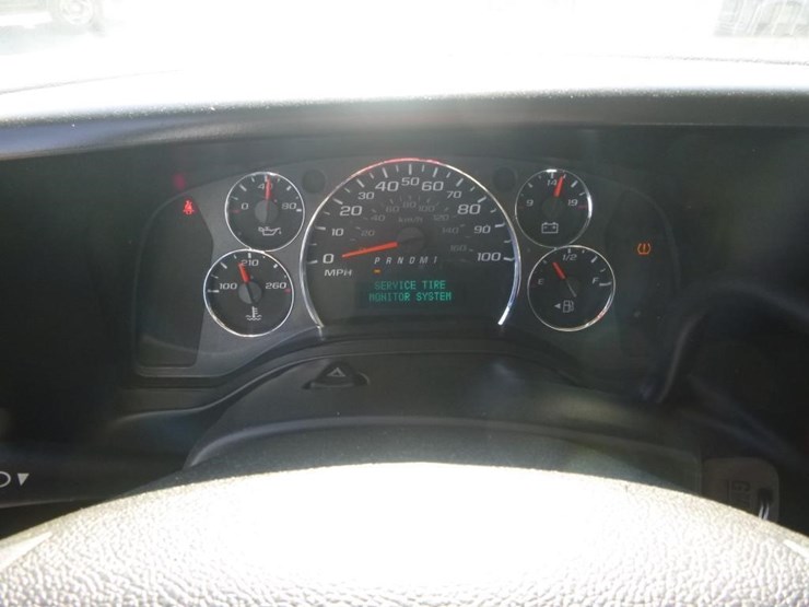 2017-chevrolet-3500-image-15
