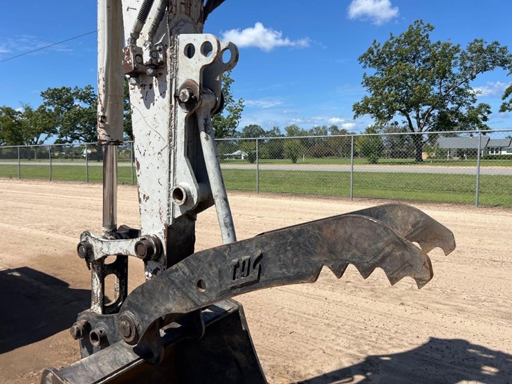 2015-takeuchi-tb290-image-21