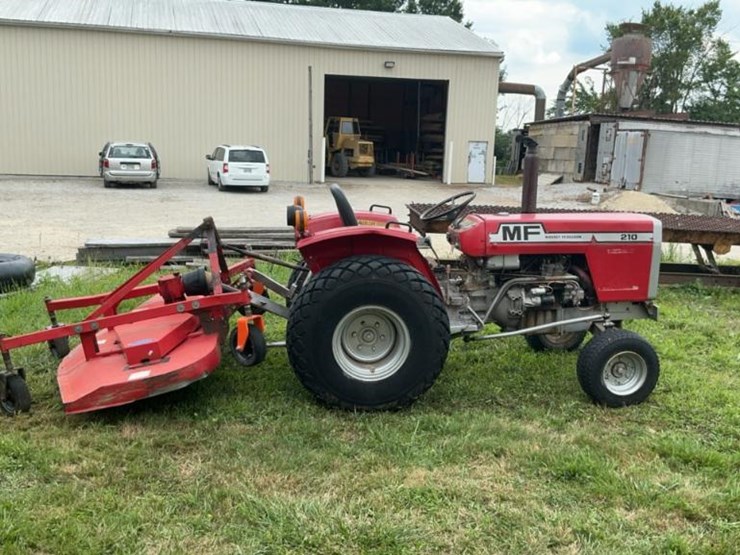#124-•-massey-ferguson-mf210-tractor-image-10