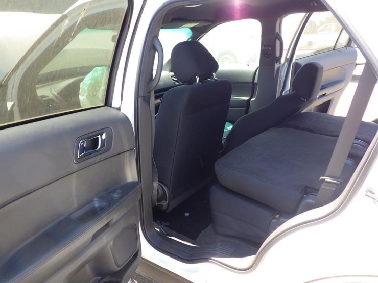 2015-ford-explorer-image-8