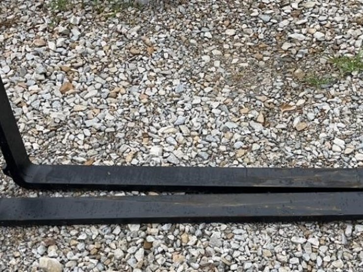 new-60in-x-4in-pallet-forks-image-1