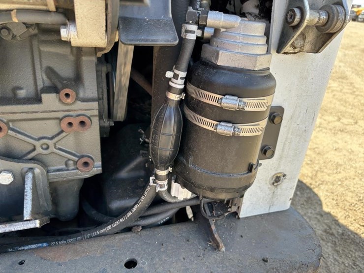 2017-bobcat-t770-image-35