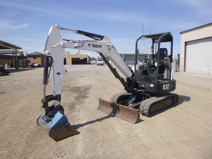 2016-bobcat-e32-image-1