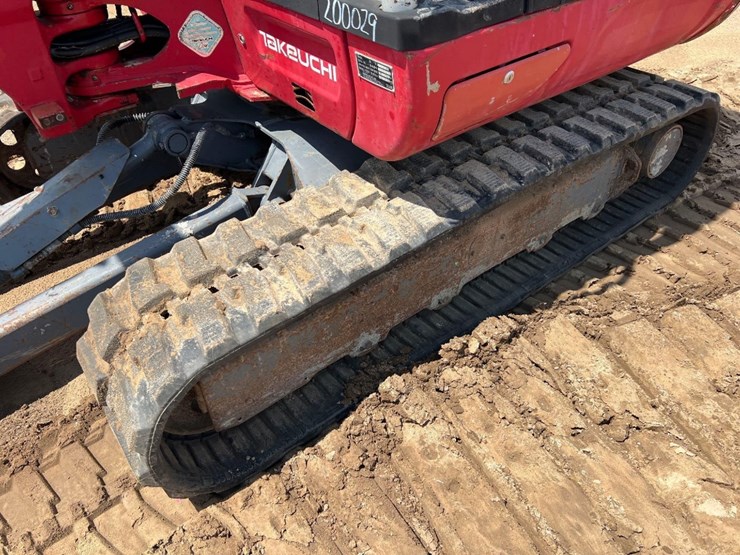 2017-takeuchi-tb240-image-9