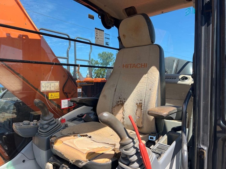 hitachi-zaxis-250lc-6n-excavator-image-34