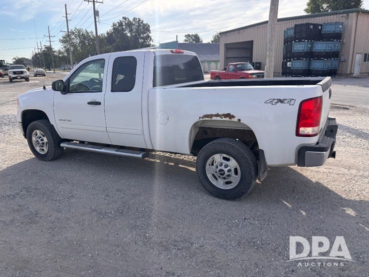 2013-gmc-2500-image-10
