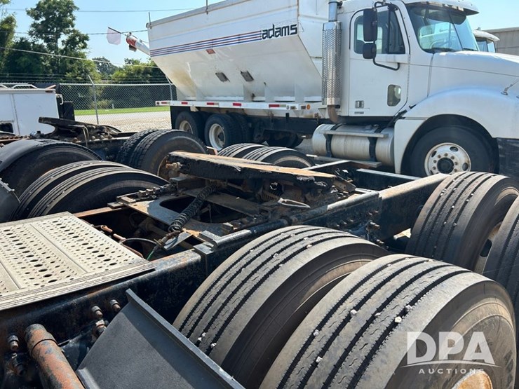 2002-freightliner-columiba-day-cab-truck-(cp0659,-unit-28071)-image-11
