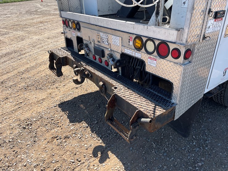 #2132-•-2013-freightliner-bucket-truck-(has-mn-title)-image-15