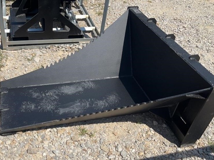 skid-steer-stump-bucket-image-1