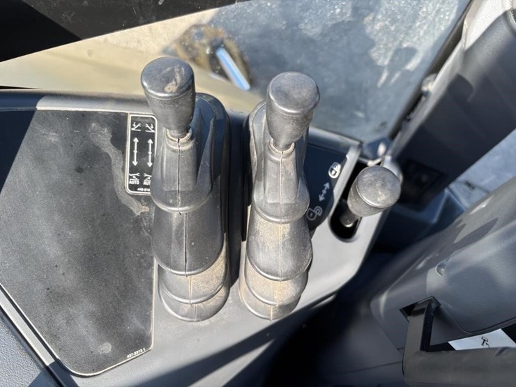 2018-caterpillar-420f2-it-image-45