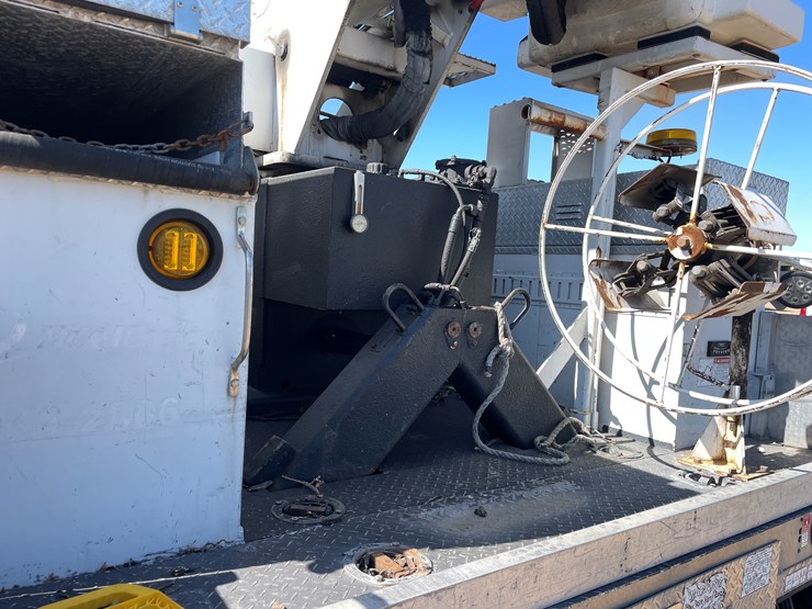 #2132-•-2013-freightliner-bucket-truck-(has-mn-title)-image-19
