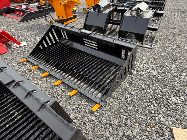 #2000-•-#26342-•-unused-giyi-66"-skid-steer-rock-bucket-cysd2507108-image-1
