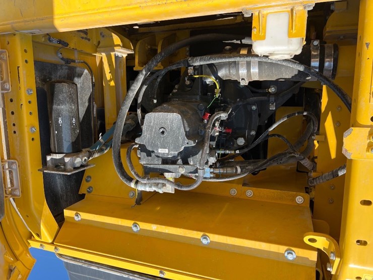 2023-komatsu-pc360-lc-11-image-30