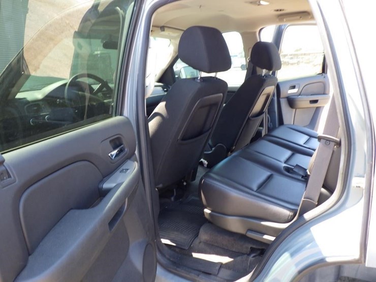2010-chevrolet-tahoe-image-8