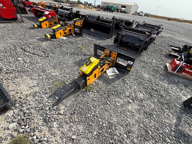 #2000-•-#26320-•-unused-giyi-skid-steer-breaker-psc6802507144-image-4