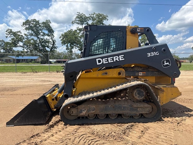 2020-deere-331g-image-1