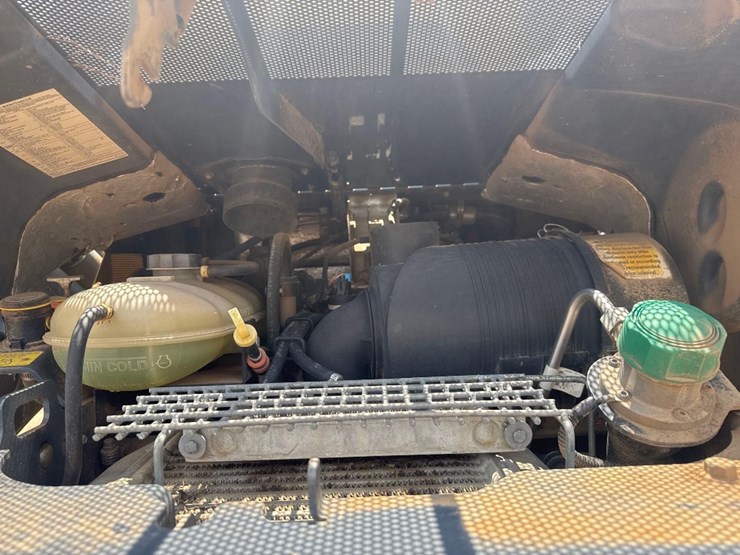 2020-deere-331g-image-15