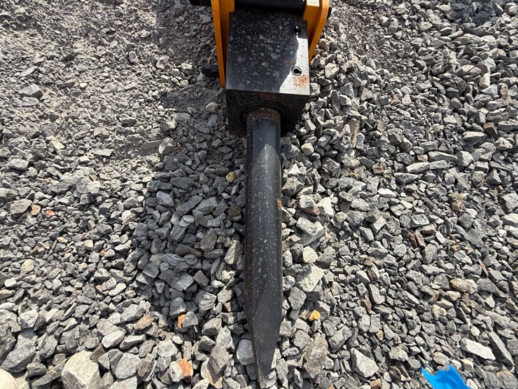 #2000-•-#26321-•-unused-giyi-skid-steer-breaker-psc6802507143-image-5