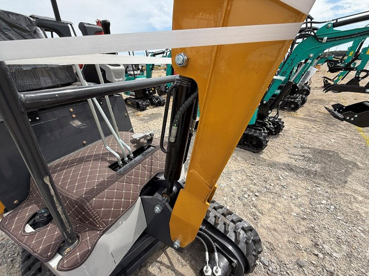 #220-•-#26489-•-unused-cfg-xz20r-mini-excavator-xz20r202507070018-image-21