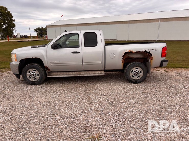 2011-chevrolet-2500hd-image-15