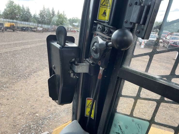 2012-caterpillar-279c2-image-25