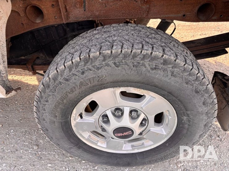 2013-gmc-2500-image-27