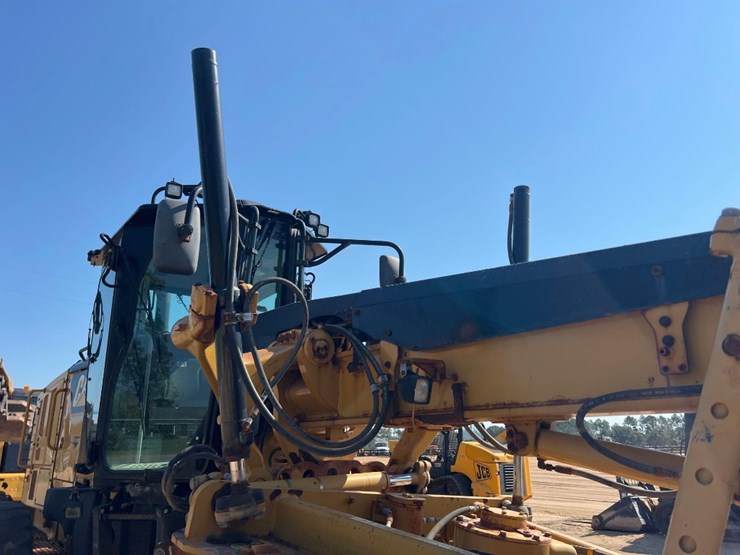 2017-caterpillar-12m3-image-19