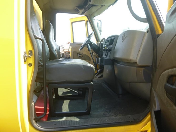 2009-international-durastar-4300-image-12