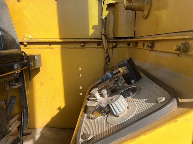 #2026-•-cat-no.12-road-grader-image-34