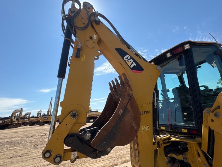 2019-caterpillar-420f2-image-14