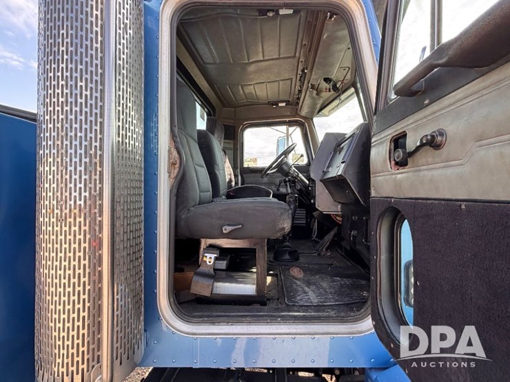 1988-peterbilt-377-image-74
