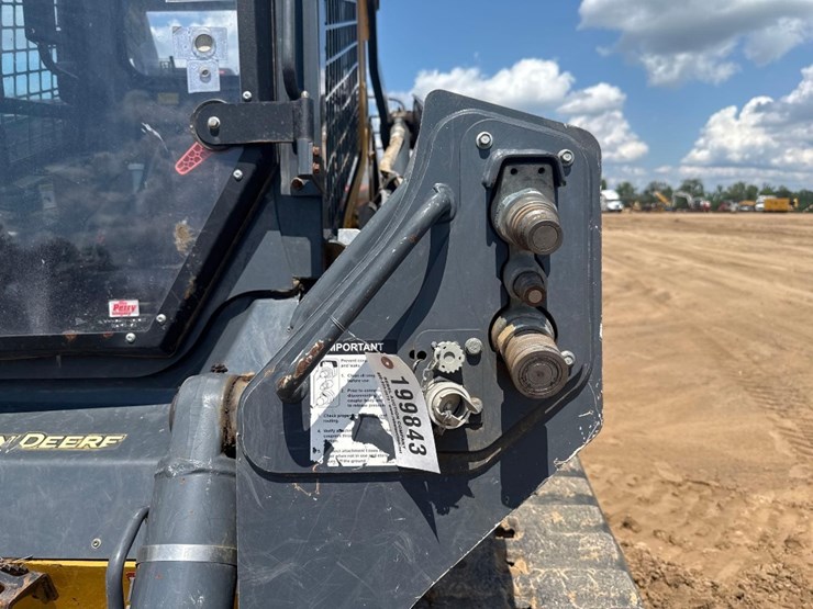 2020-deere-331g-image-17