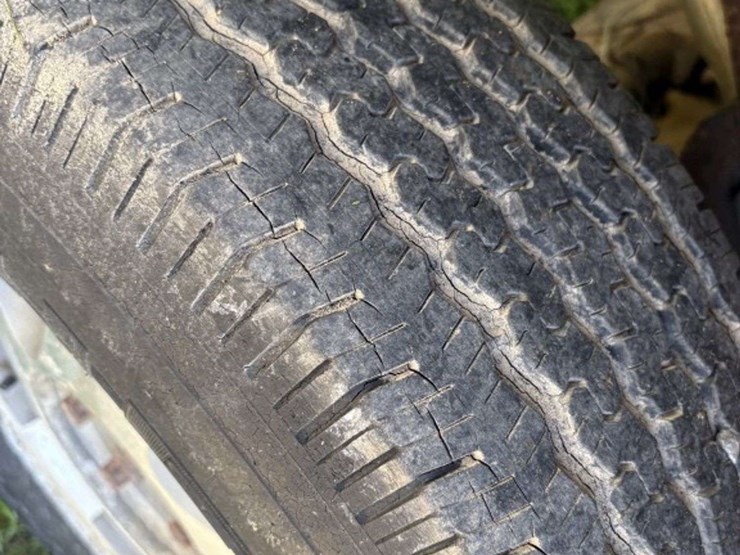 1990-chevy-silverado-k1500-4x4,-reg-cab,-8’-box,-245/75r16-tires-on-alloy-rims,-350-v8,-block-heater-image-13