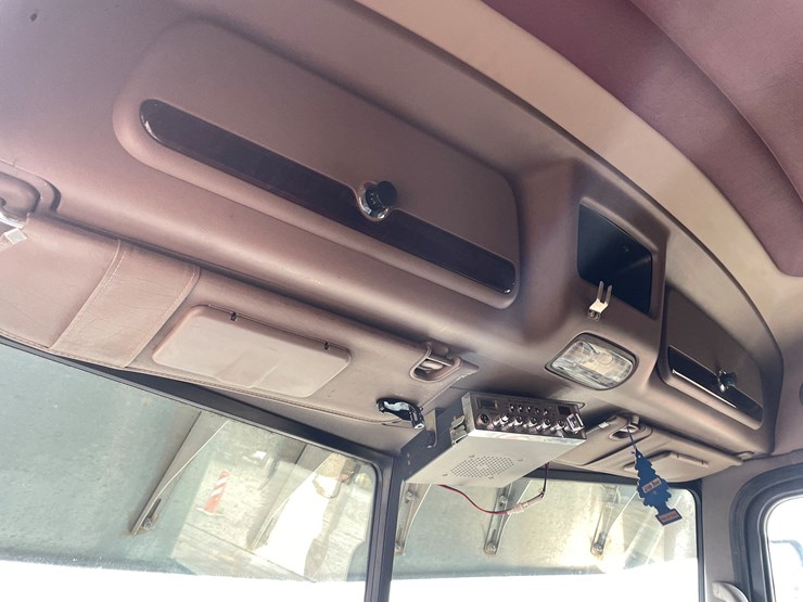 2013-peterbilt-386-image-51