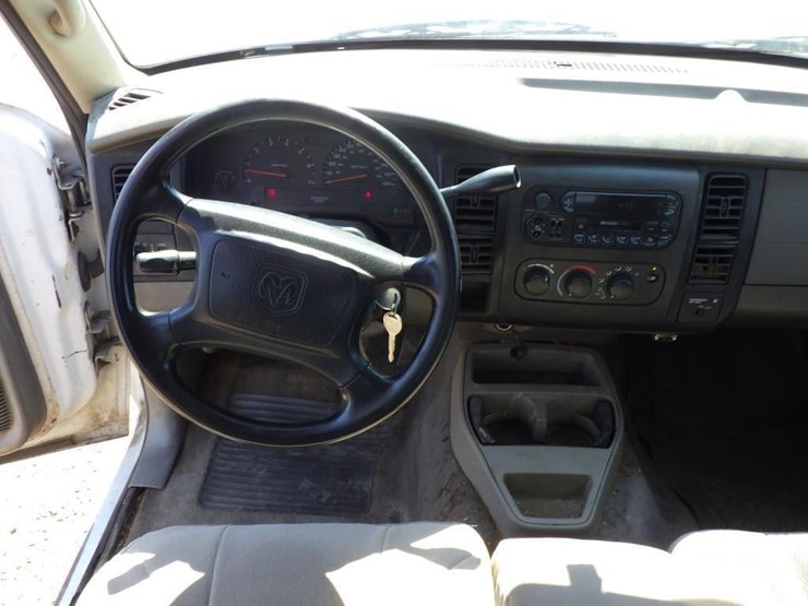 2004-dodge-dakota-image-9
