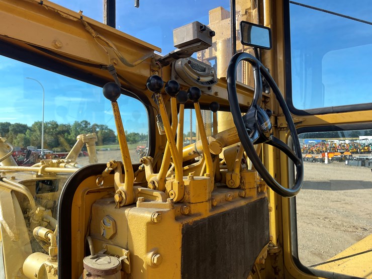 #2026-•-cat-no.12-road-grader-image-30