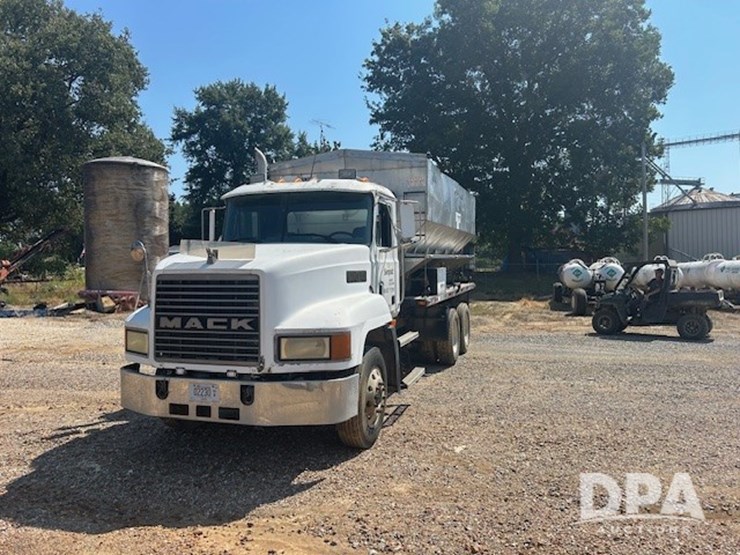 1996-mack-ch613-image-3