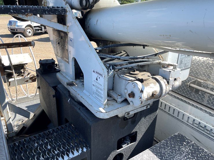 #2132-•-2013-freightliner-bucket-truck-(has-mn-title)-image-33