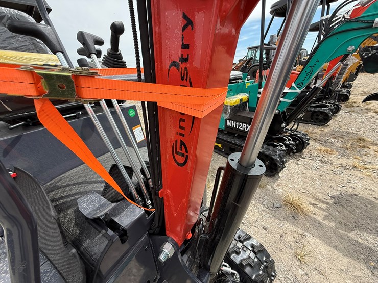 #220-•-#26484-•-unused-cfg-mx15rx-mini-excavator-image-32
